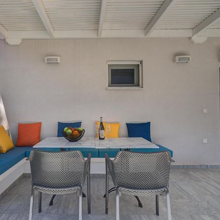 Molos Beachfront Apartments In Diakopto Exterior photo