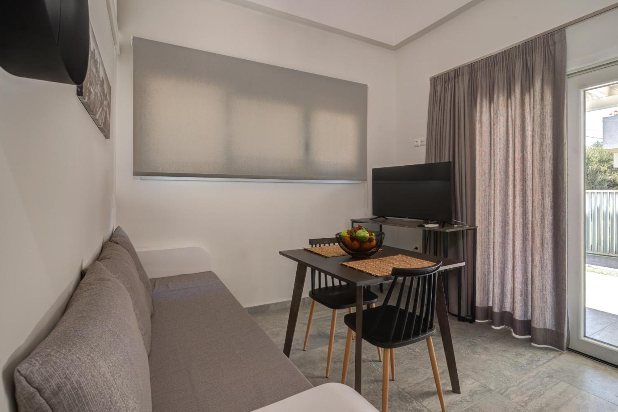 Molos Beachfront Apartments In Diakopto Exterior photo