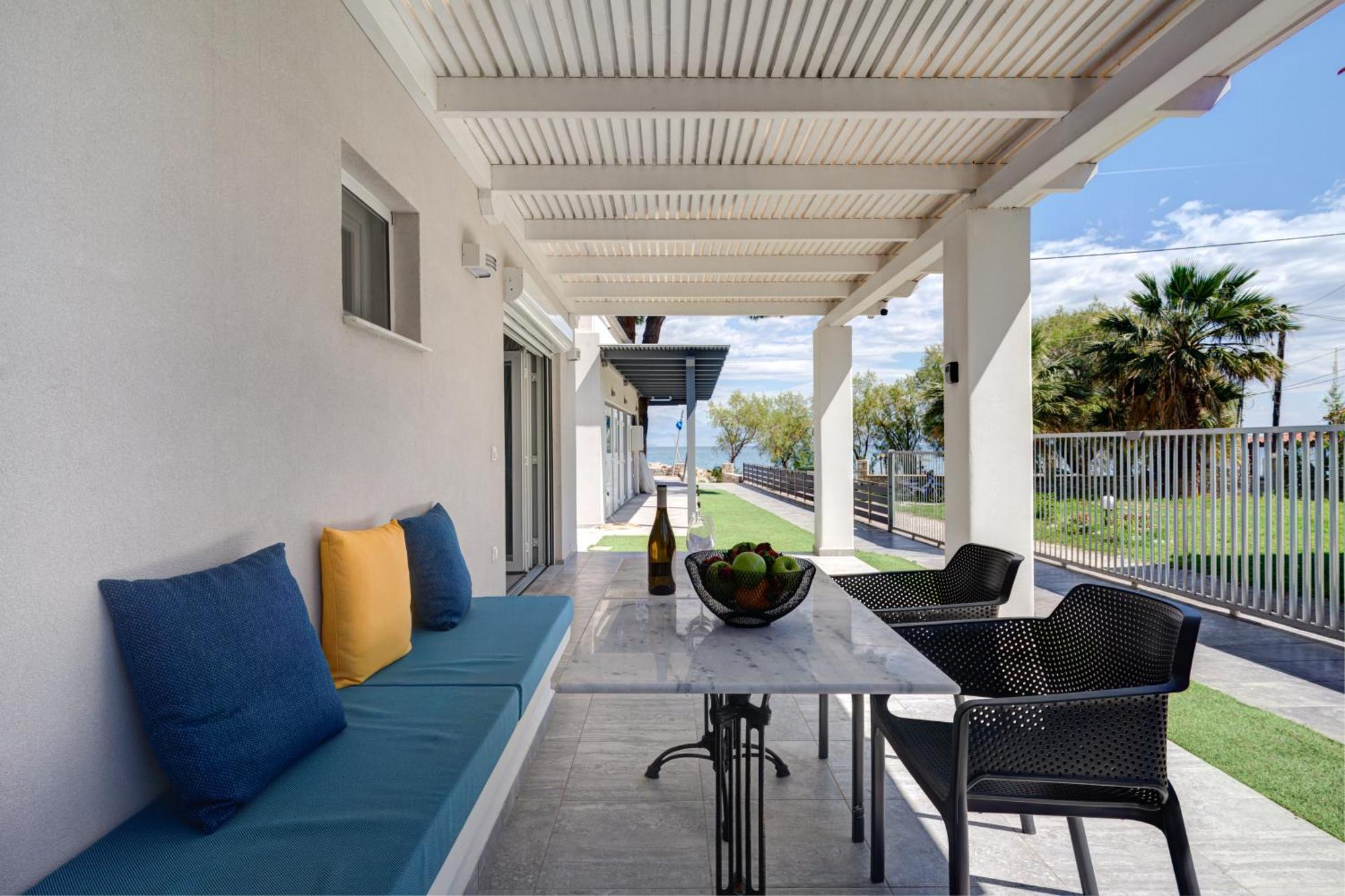 Molos Beachfront Apartments In Diakopto Exterior photo