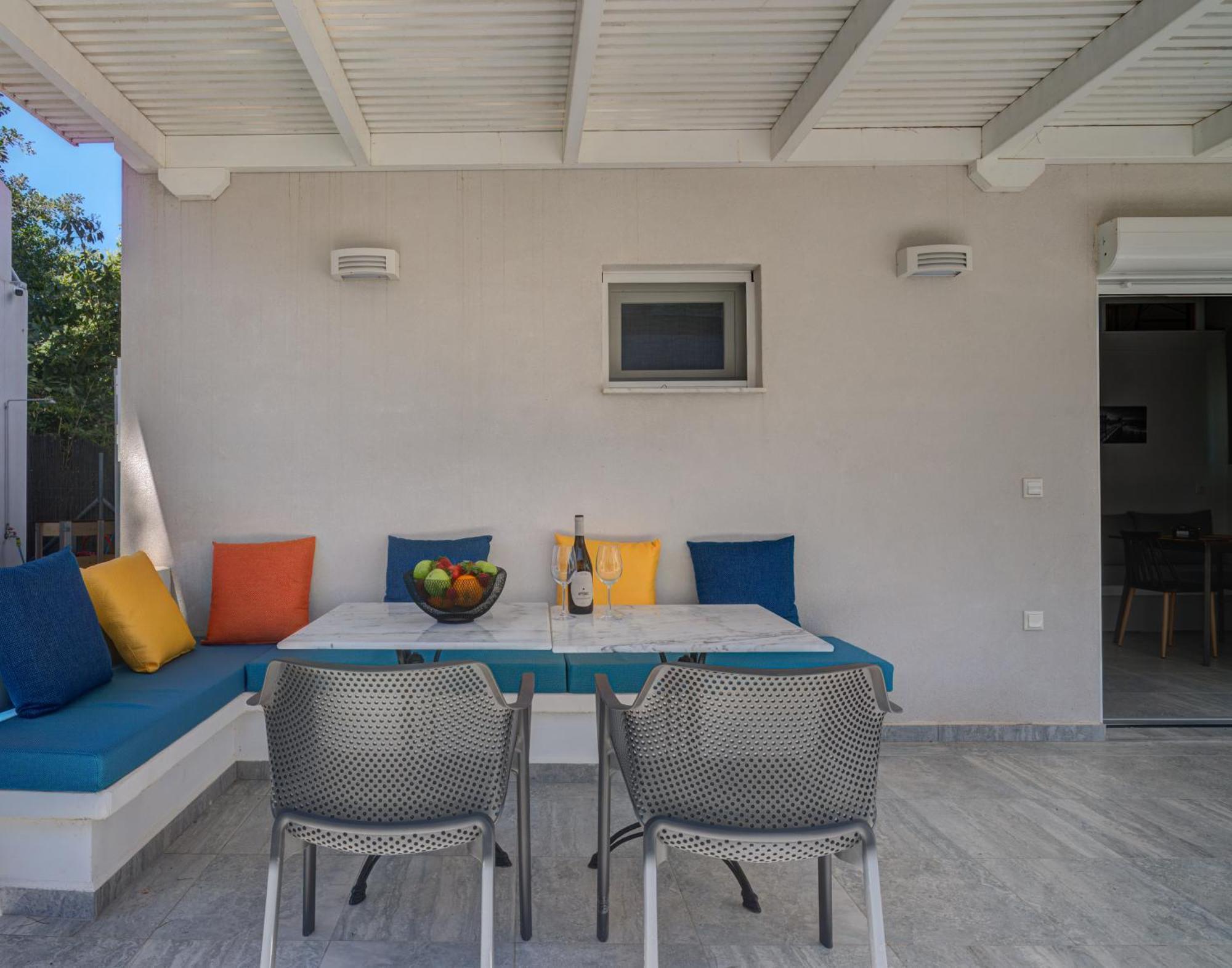 Molos Beachfront Apartments In Diakopto Exterior photo