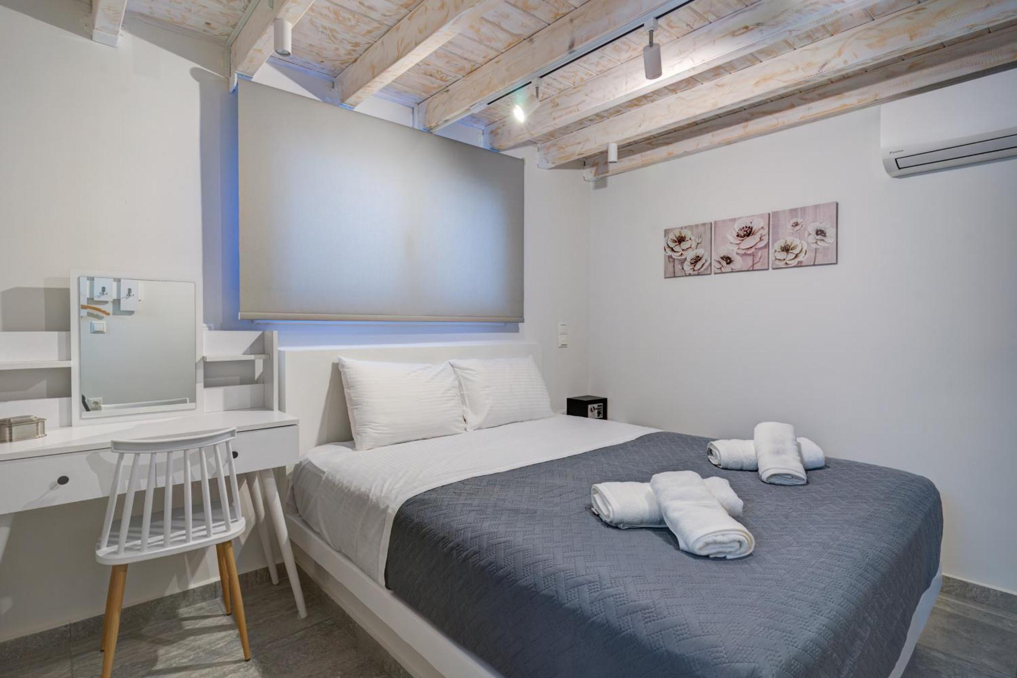 Molos Beachfront Apartments In Diakopto Exterior photo