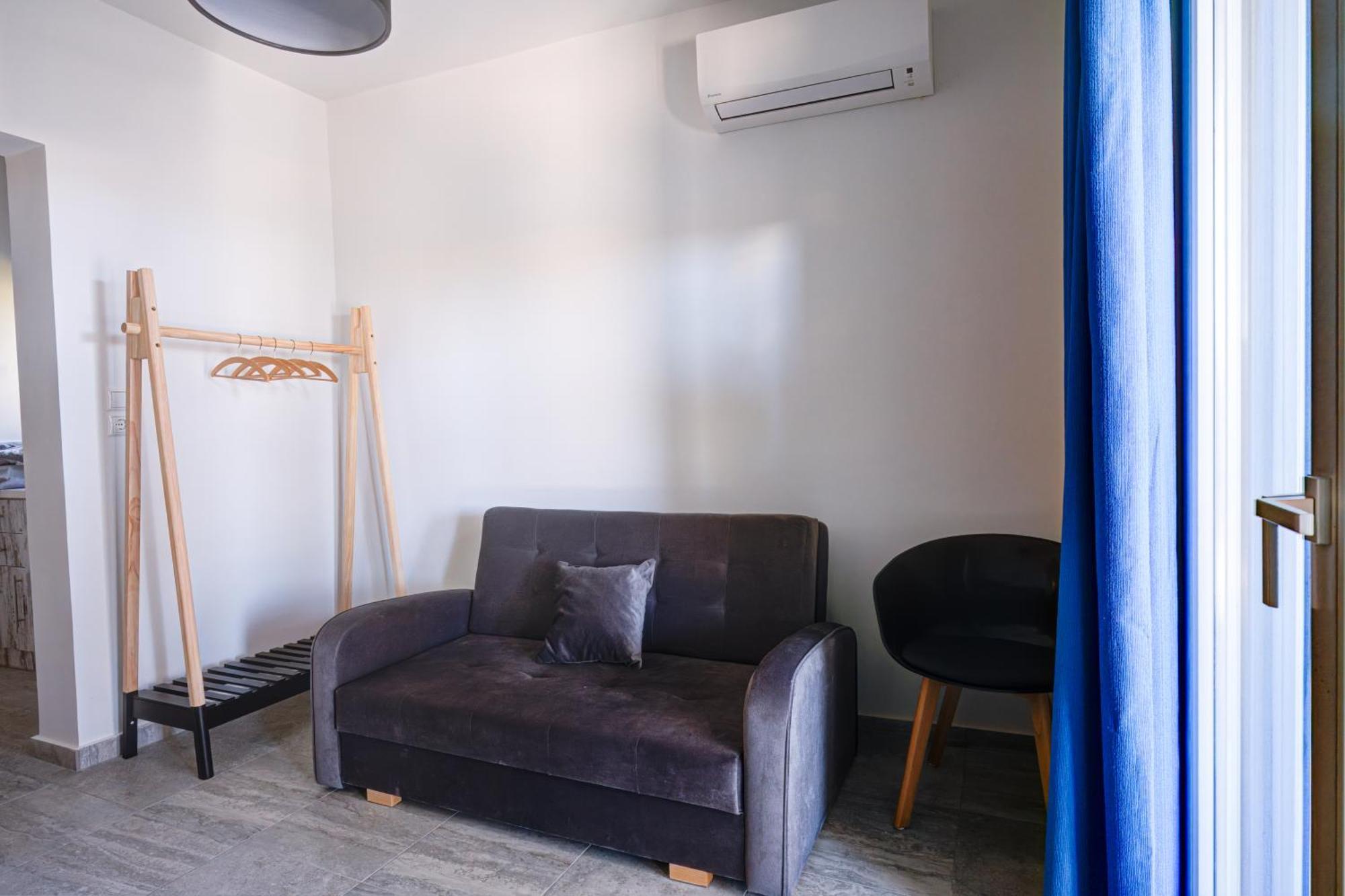 Molos Beachfront Apartments In Diakopto Exterior photo