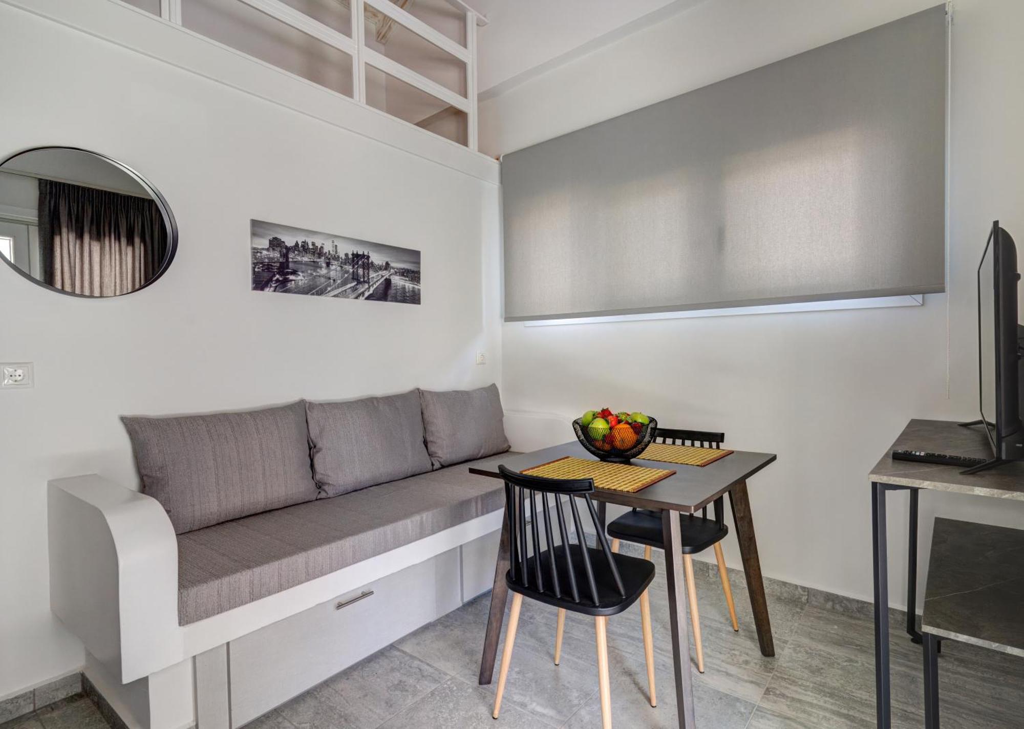 Molos Beachfront Apartments In Diakopto Exterior photo