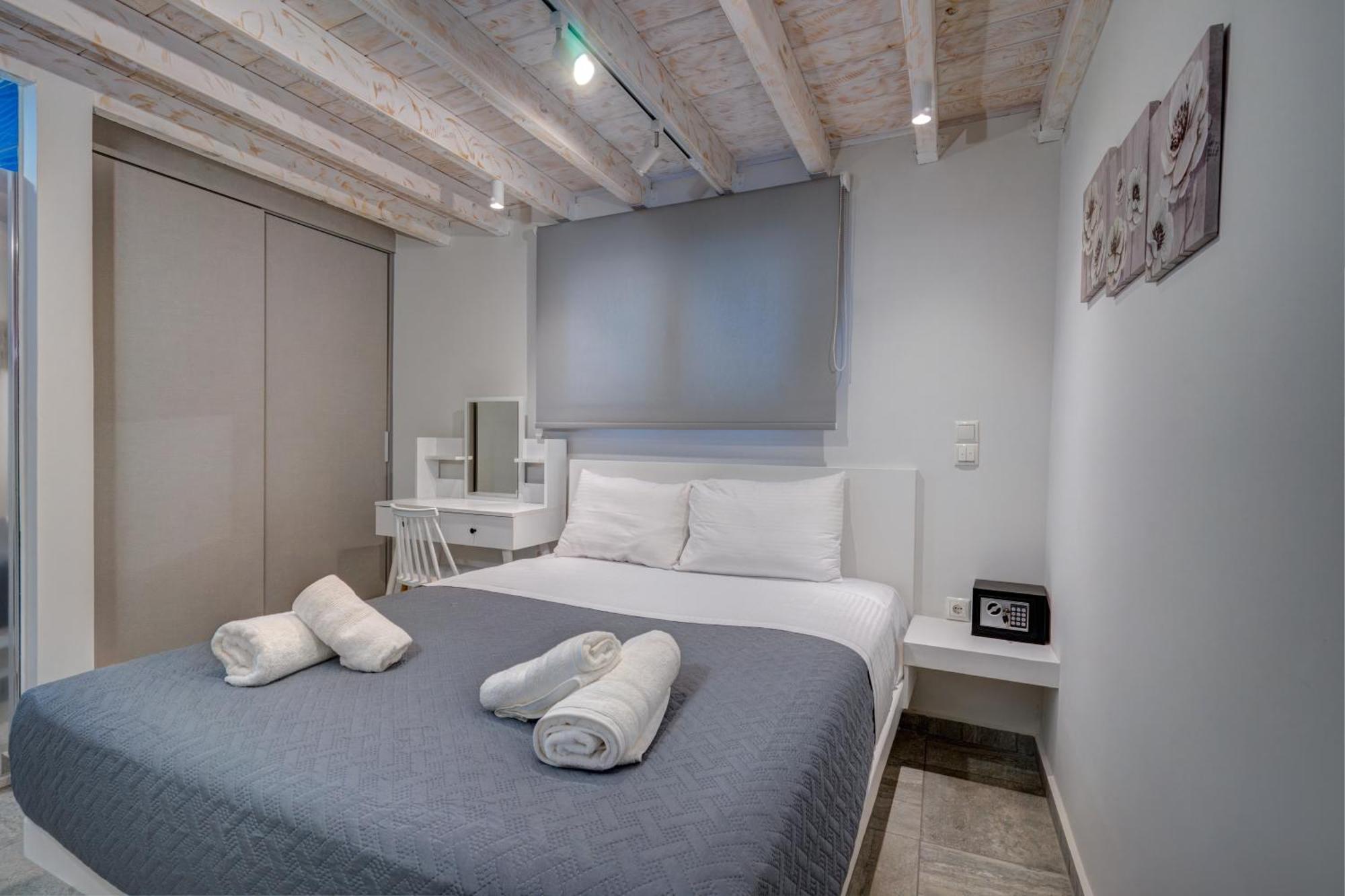 Molos Beachfront Apartments In Diakopto Exterior photo