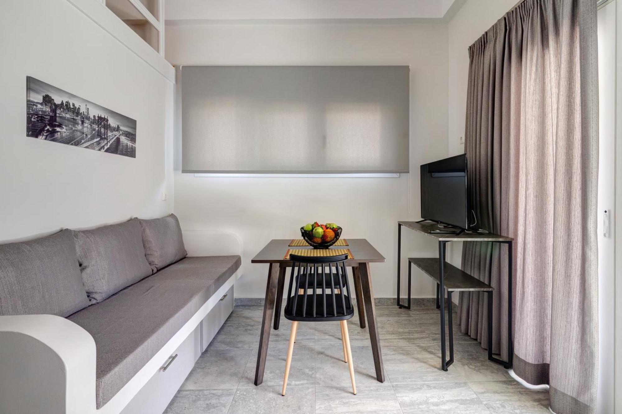 Molos Beachfront Apartments In Diakopto Exterior photo