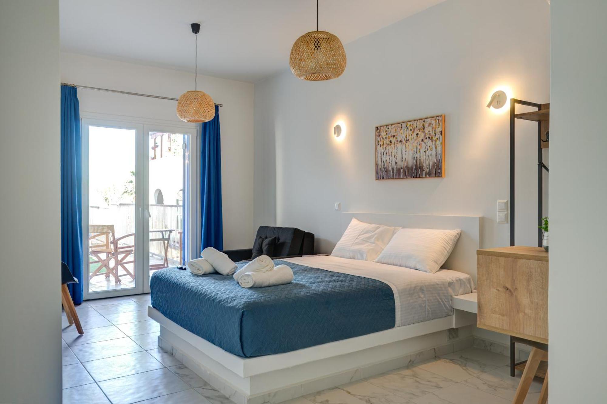 Molos Beachfront Apartments In Diakopto Exterior photo