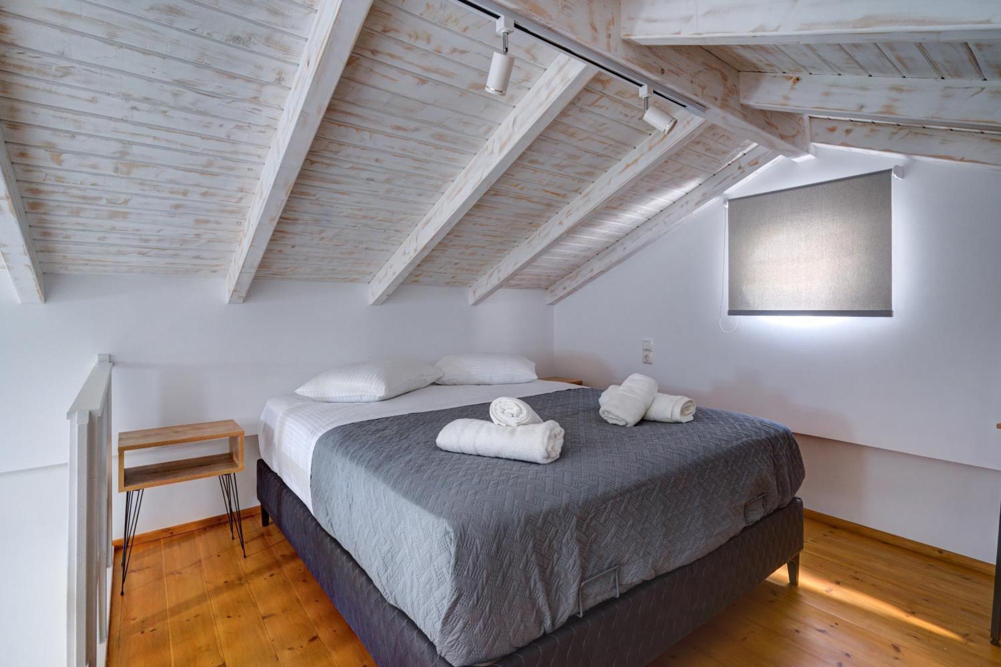 Molos Beachfront Apartments In Diakopto Exterior photo