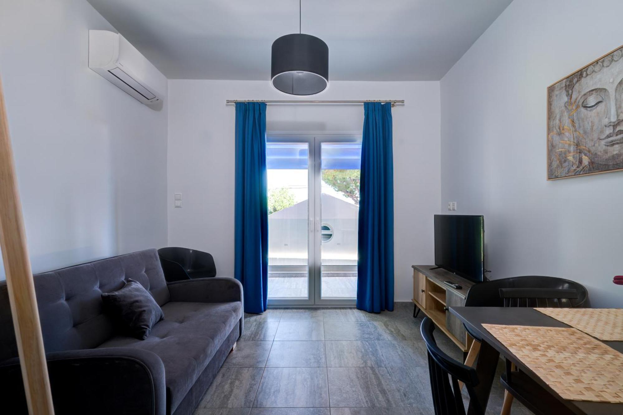 Molos Beachfront Apartments In Diakopto Exterior photo