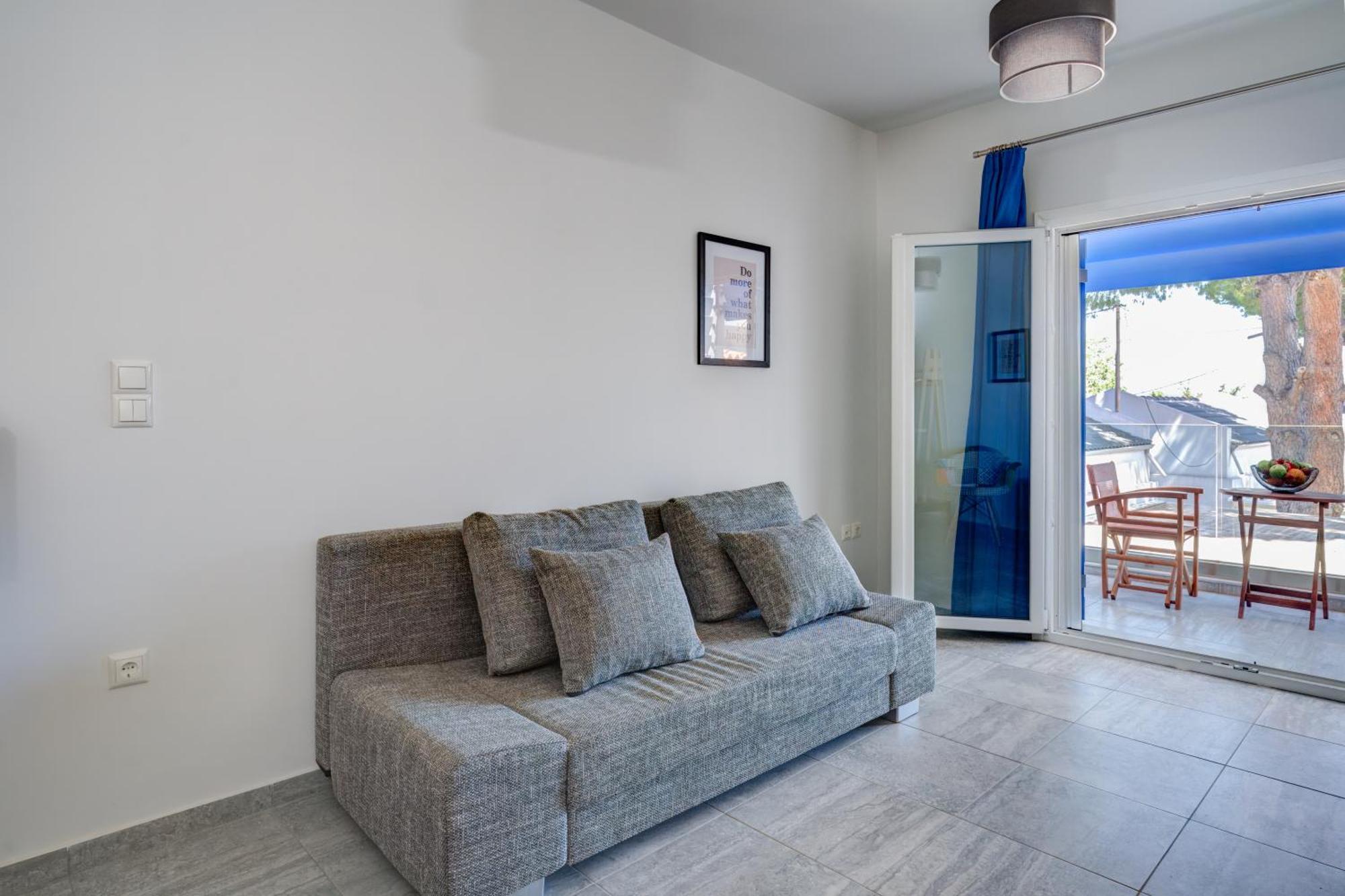 Molos Beachfront Apartments In Diakopto Exterior photo