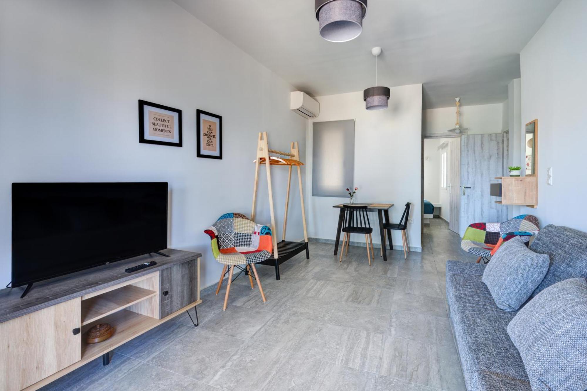 Molos Beachfront Apartments In Diakopto Exterior photo