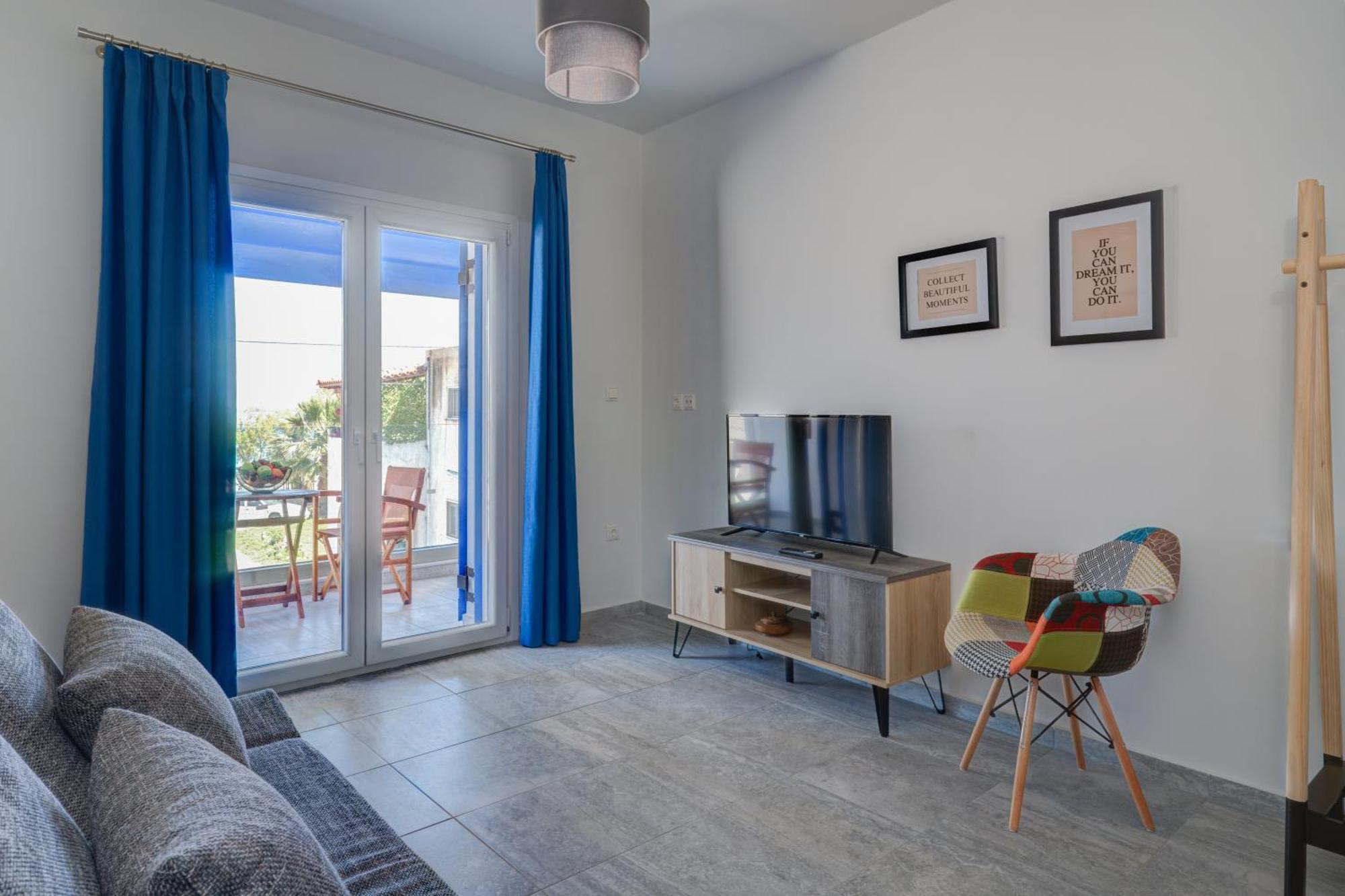 Molos Beachfront Apartments In Diakopto Exterior photo