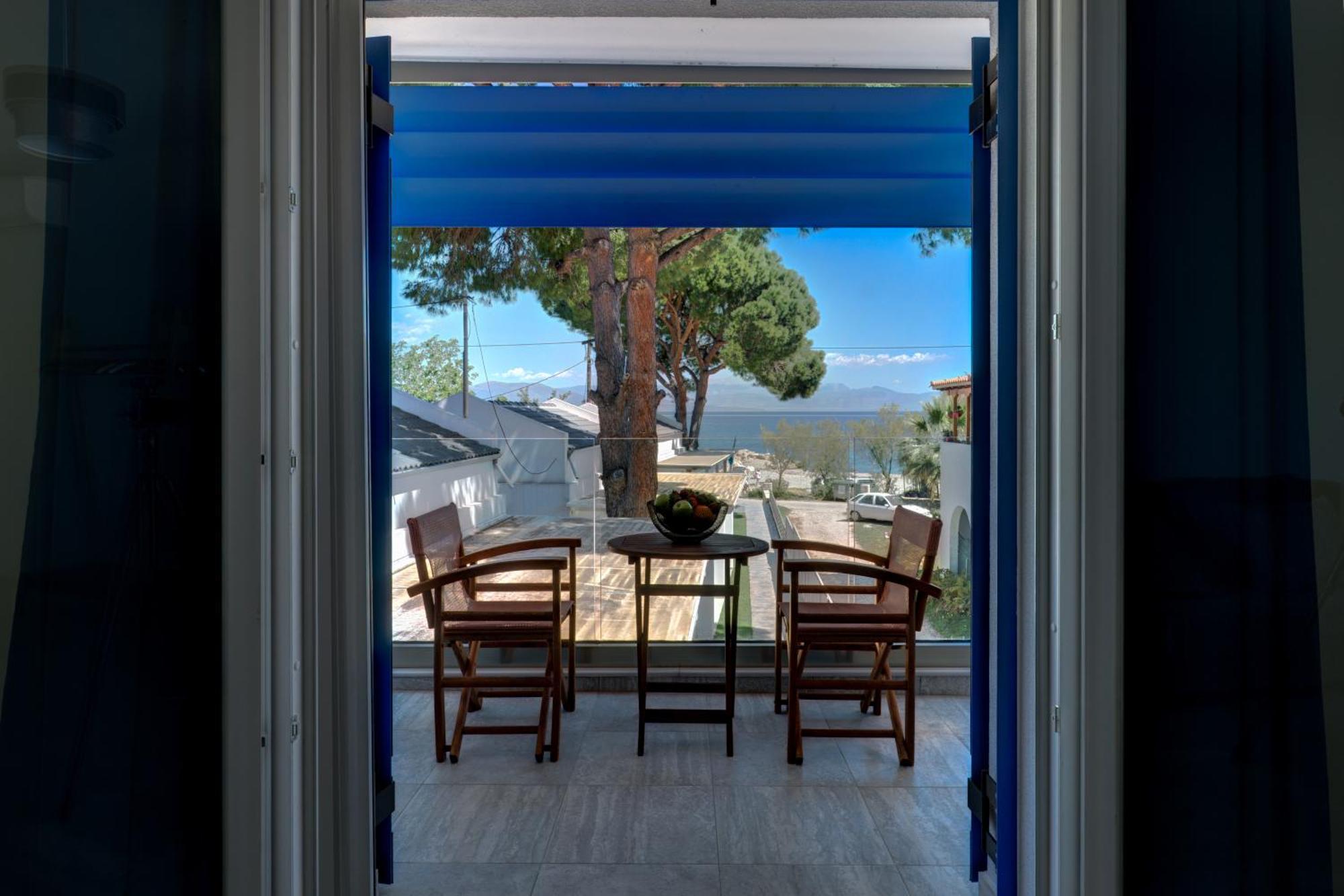 Molos Beachfront Apartments In Diakopto Exterior photo