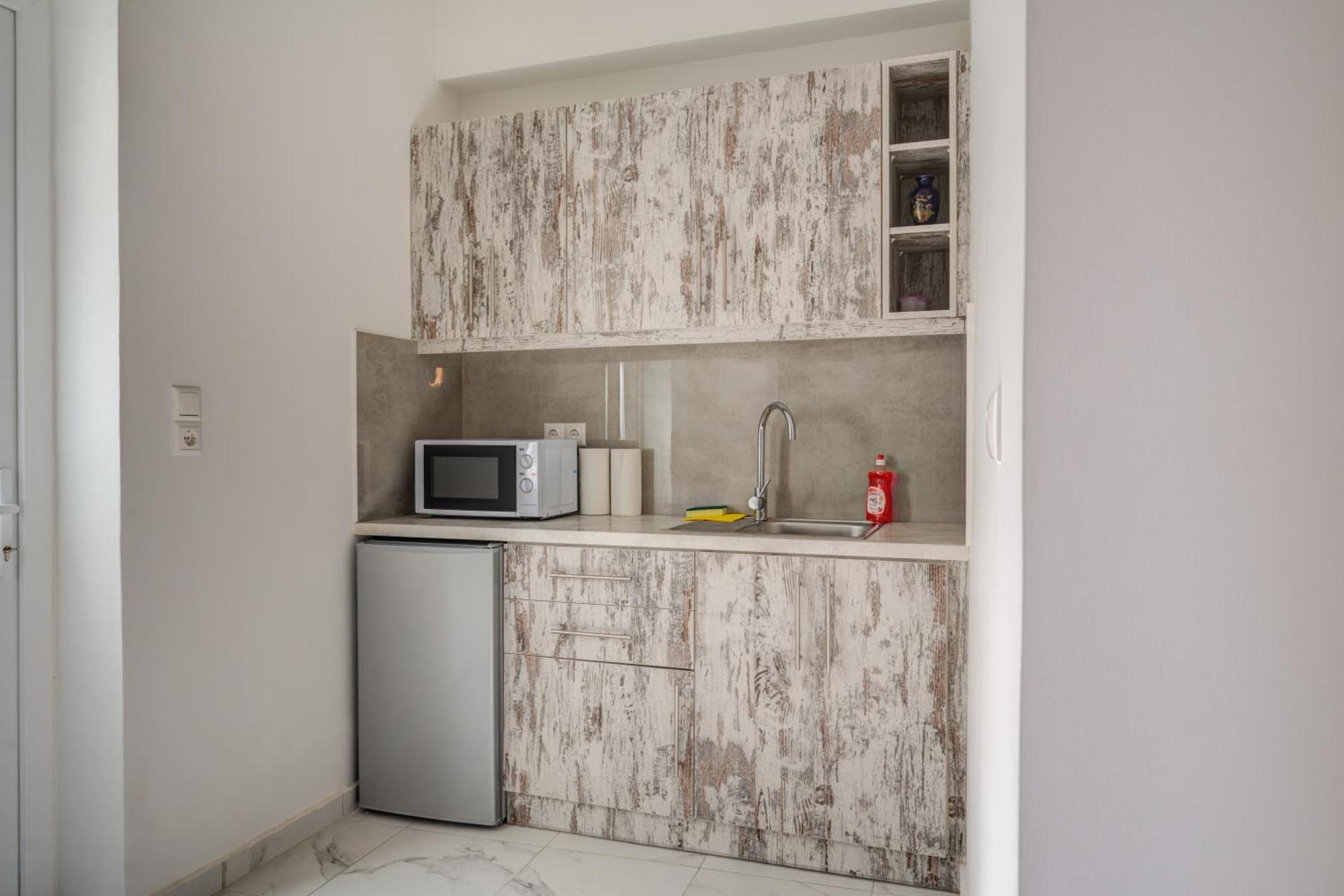 Molos Beachfront Apartments In Diakopto Exterior photo