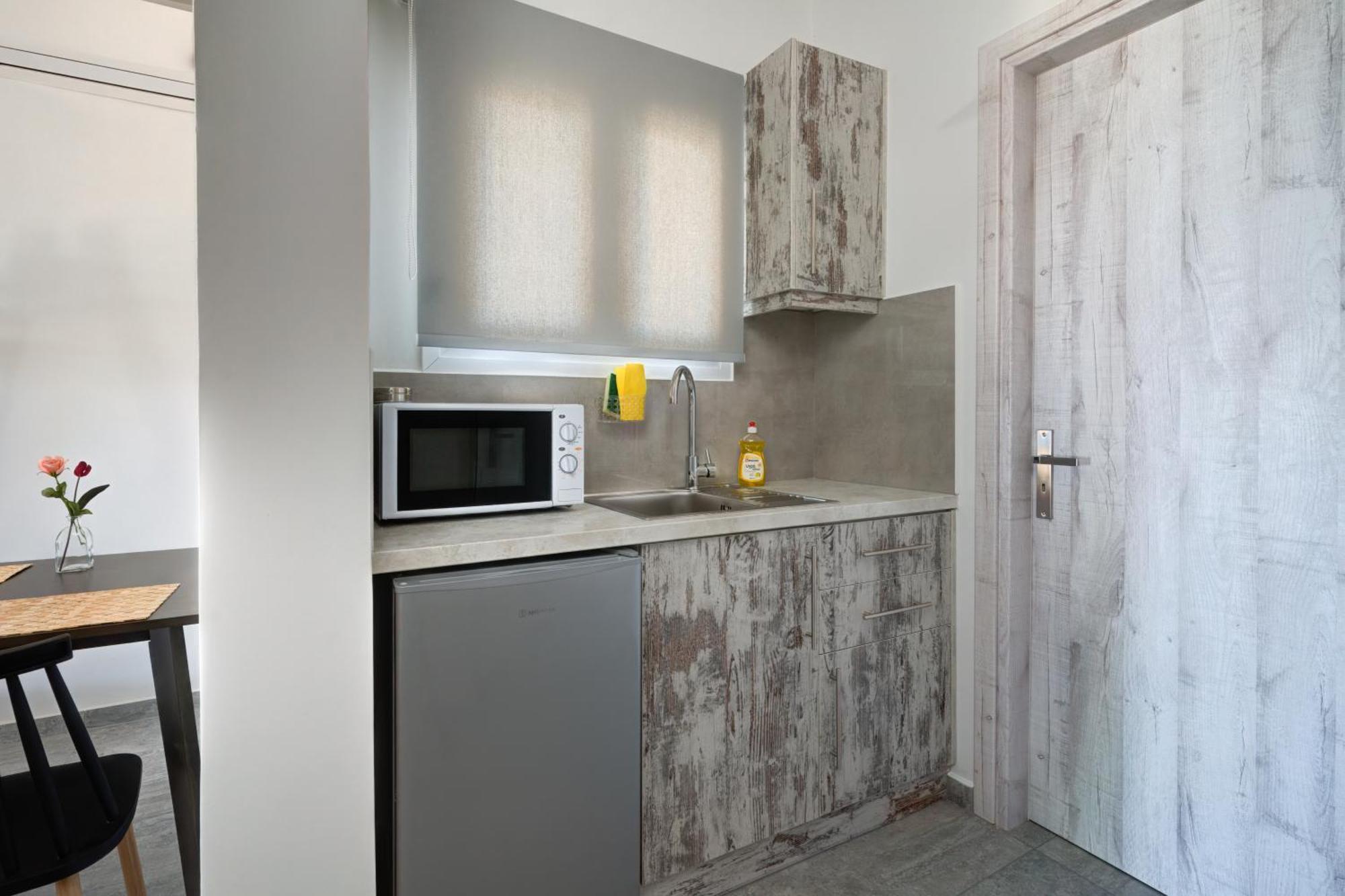 Molos Beachfront Apartments In Diakopto Room photo
