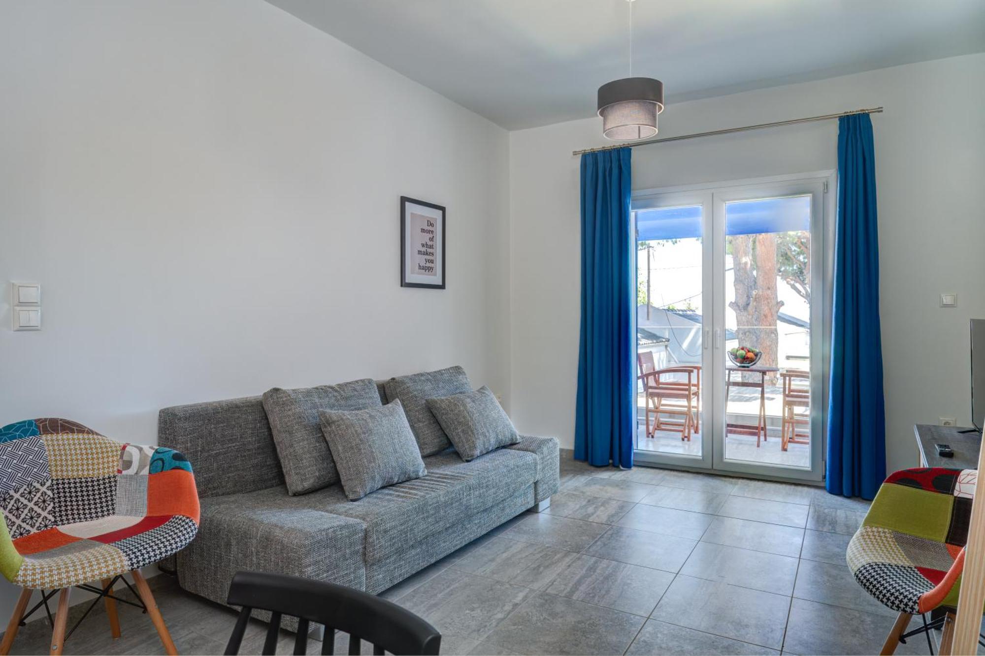 Molos Beachfront Apartments In Diakopto Room photo