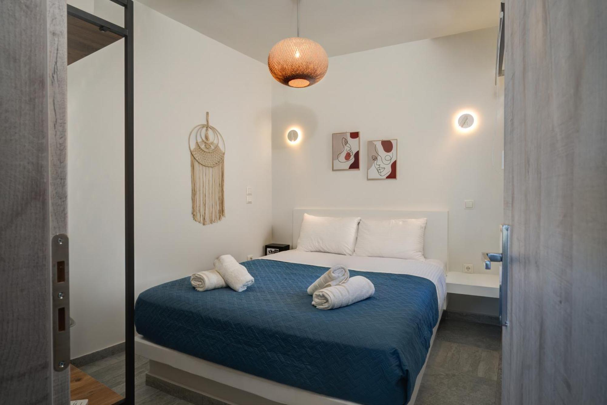 Molos Beachfront Apartments In Diakopto Room photo